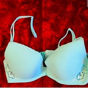 Bundle of 2Victoria Secret (Angel Secret Embrace)push up bra Size 36B bundle $76